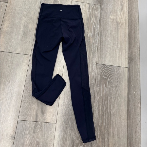 Lululemon Body Con Tight Midnight Navy size 6 like new - Picture 4 of 8